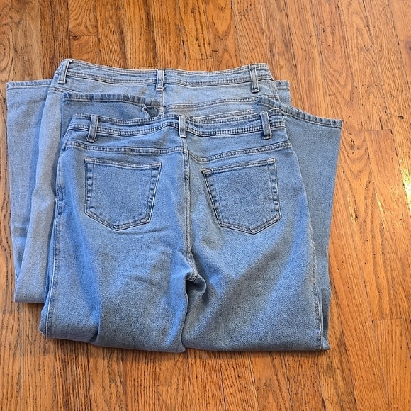 2 Pair Bill Blass Classic Blue Straight Leg Jeans - Picture 3 of 3